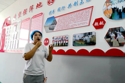 石榴花開 籽籽同心——閩寧禾美扶貧車間的計(jì)算機(jī)技術(shù)培訓(xùn) 綻放更多“水花”的夢想